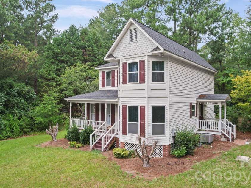 261 Lakeside Drive, Hartsville, SC 29550.  MLS# CAR4405269, YatesRealty ID 40254. 