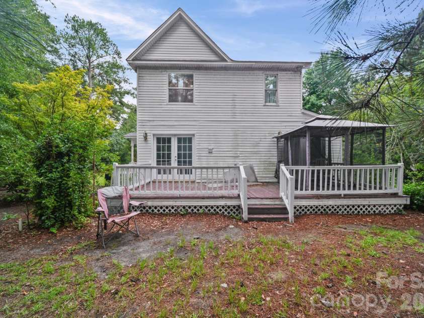 261 Lakeside Drive, Hartsville, SC 29550.  MLS# CAR4405269, YatesRealty ID 40254. 