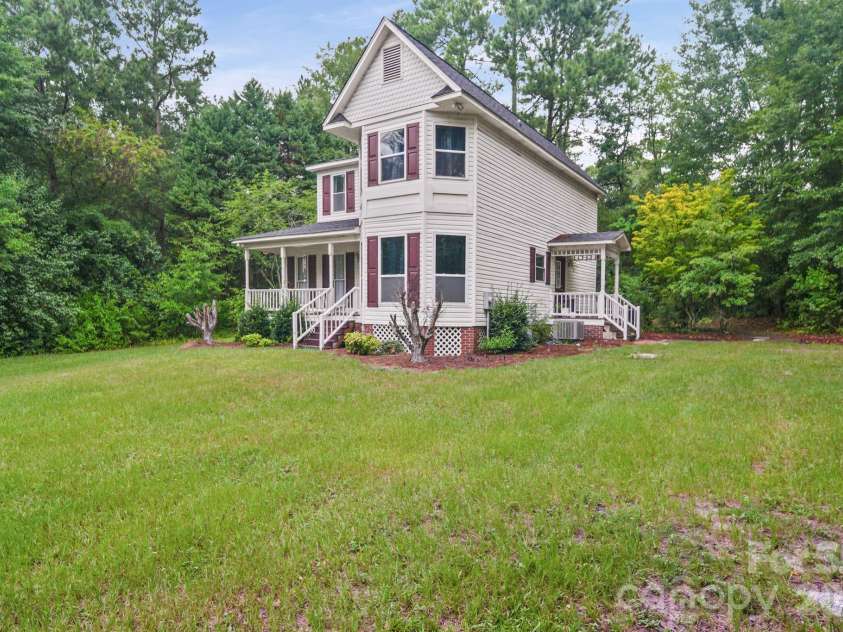 261 Lakeside Drive, Hartsville, SC 29550.  MLS# CAR4405269, YatesRealty ID 40254. 