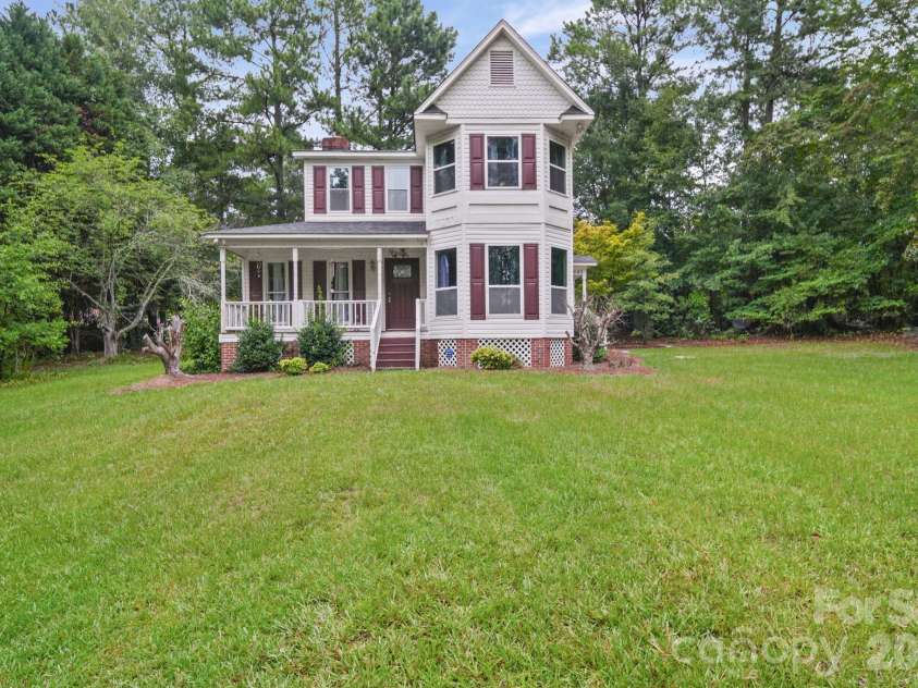 261 Lakeside Drive, Hartsville, SC 29550.  MLS# CAR4405269, YatesRealty ID 40254. 