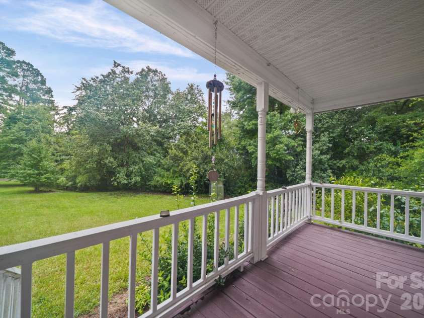 261 Lakeside Drive, Hartsville, SC 29550.  MLS# CAR4405269, YatesRealty ID 40254. 