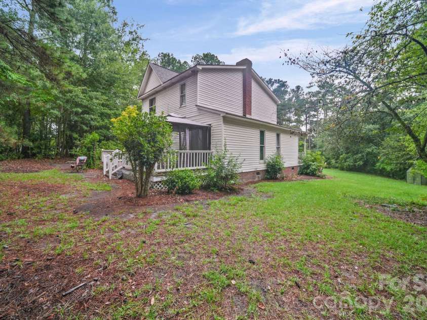 261 Lakeside Drive, Hartsville, SC 29550.  MLS# CAR4405269, YatesRealty ID 40254. 