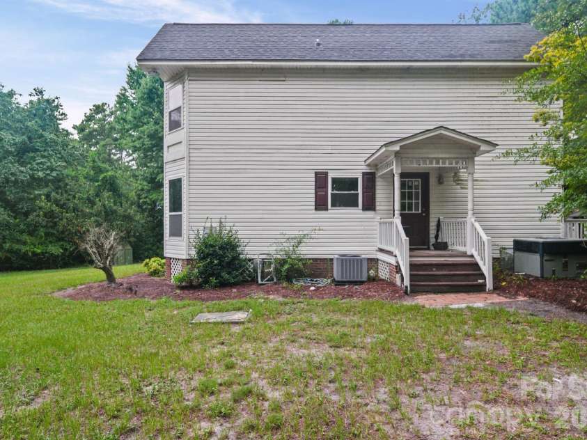 261 Lakeside Drive, Hartsville, SC 29550.  MLS# CAR4405269, YatesRealty ID 40254. 