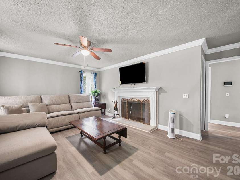 261 Lakeside Drive, Hartsville, SC 29550.  MLS# CAR4405269, YatesRealty ID 40254. 