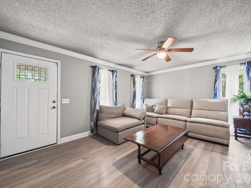 261 Lakeside Drive, Hartsville, SC 29550.  MLS# CAR4405269, YatesRealty ID 40254. 
