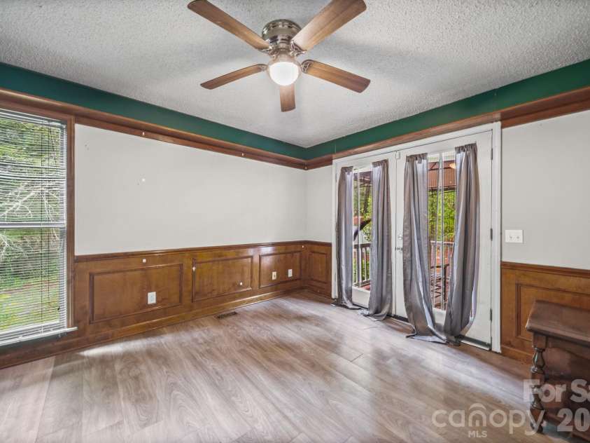 261 Lakeside Drive, Hartsville, SC 29550.  MLS# CAR4405269, YatesRealty ID 40254. 