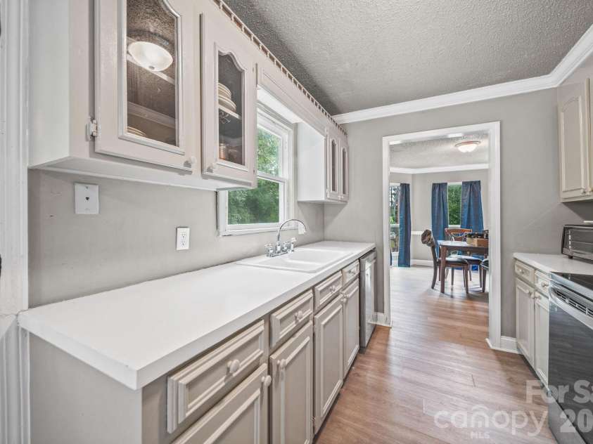 261 Lakeside Drive, Hartsville, SC 29550.  MLS# CAR4405269, YatesRealty ID 40254. 