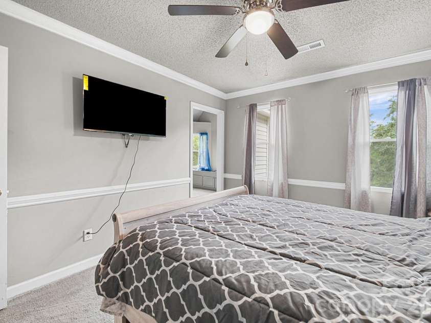 261 Lakeside Drive, Hartsville, SC 29550.  MLS# CAR4405269, YatesRealty ID 40254. 