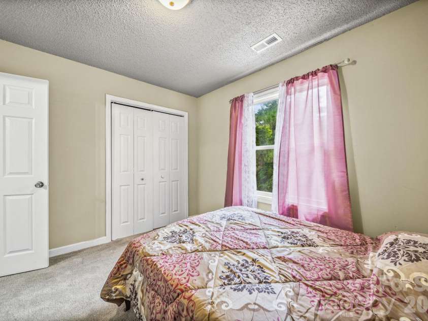 261 Lakeside Drive, Hartsville, SC 29550.  MLS# CAR4405269, YatesRealty ID 40254. 