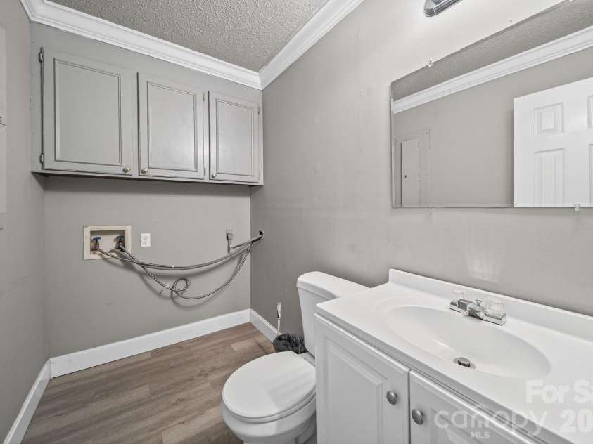 261 Lakeside Drive, Hartsville, SC 29550.  MLS# CAR4405269, YatesRealty ID 40254. 