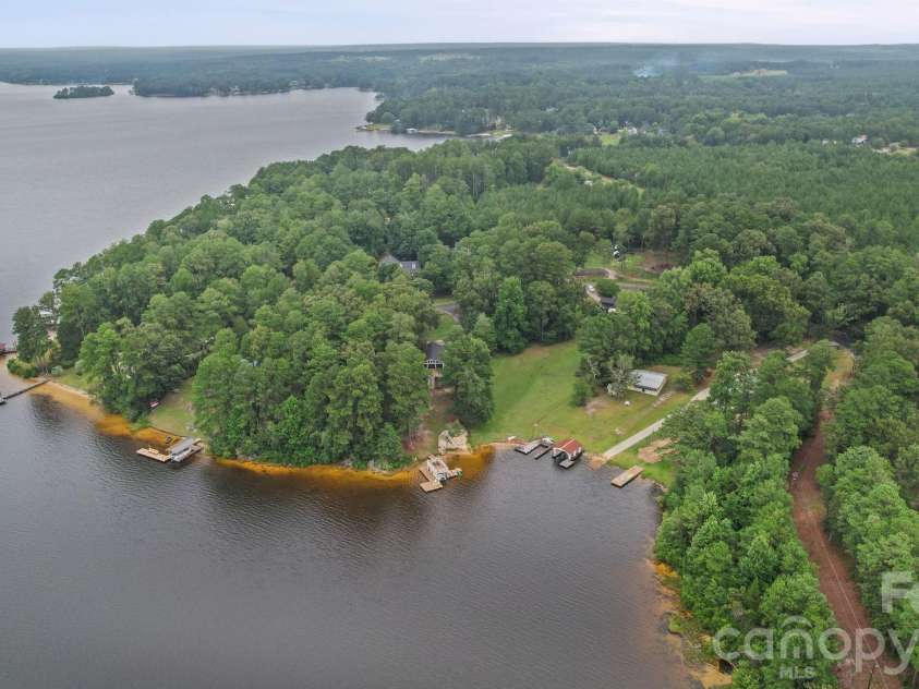 261 Lakeside Drive, Hartsville, SC 29550.  MLS# CAR4405269, YatesRealty ID 40254. 