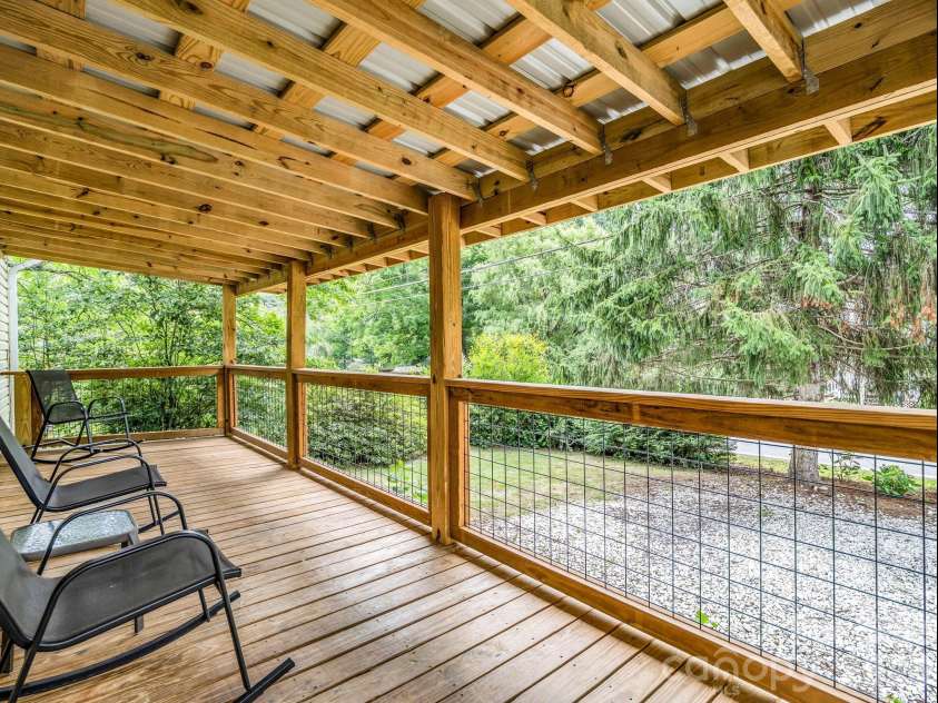 407 Hiawassee Avenue, Black Mountain, NC 28711.  MLS# CAR4406378, YatesRealty ID 40256. 