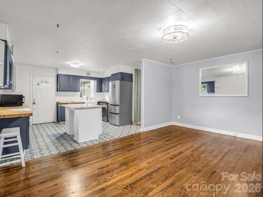 407 Hiawassee Avenue, Black Mountain, NC 28711.  MLS# CAR4406378, YatesRealty ID 40256. 
