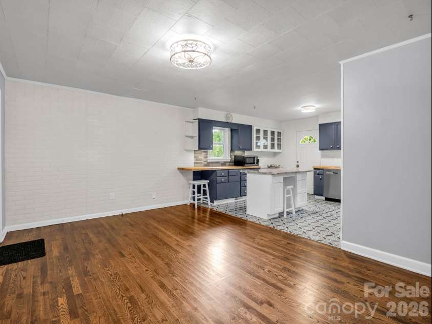 407 Hiawassee Avenue, Black Mountain, NC 28711.  MLS# CAR4406378, YatesRealty ID 40256. 