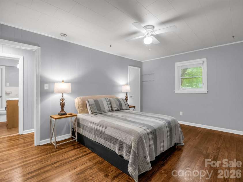 407 Hiawassee Avenue, Black Mountain, NC 28711.  MLS# CAR4406378, YatesRealty ID 40256. 
