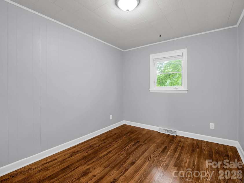407 Hiawassee Avenue, Black Mountain, NC 28711.  MLS# CAR4406378, YatesRealty ID 40256. 