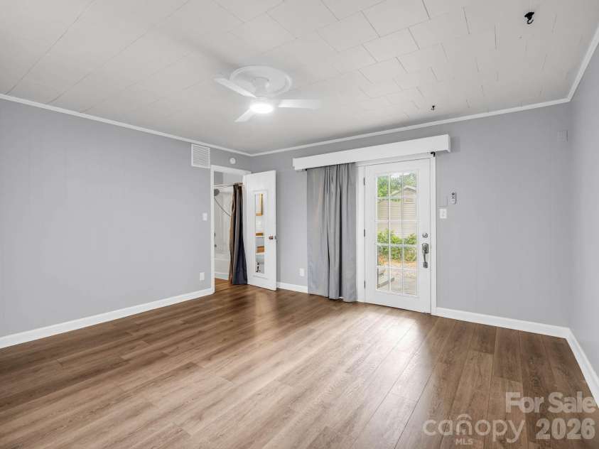 407 Hiawassee Avenue, Black Mountain, NC 28711.  MLS# CAR4406378, YatesRealty ID 40256. 