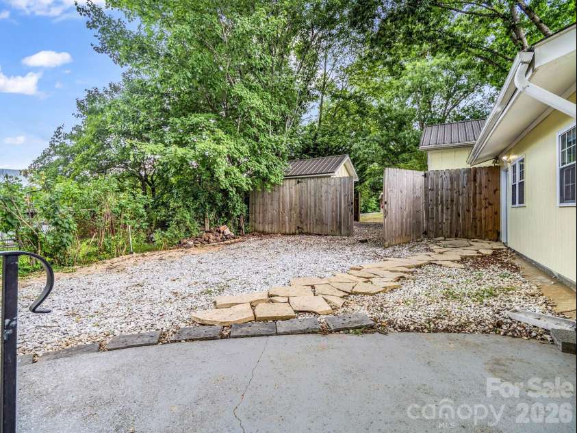 407 Hiawassee Avenue, Black Mountain, NC 28711.  MLS# CAR4406378, YatesRealty ID 40256. 
