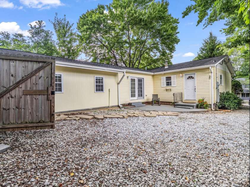 407 Hiawassee Avenue, Black Mountain, NC 28711.  MLS# CAR4406378, YatesRealty ID 40256. 
