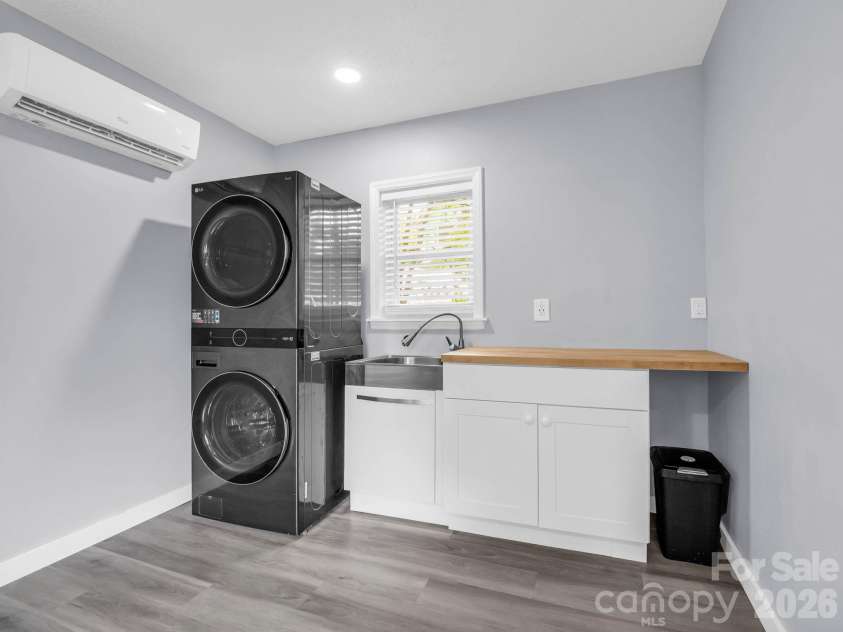 407 Hiawassee Avenue, Black Mountain, NC 28711.  MLS# CAR4406378, YatesRealty ID 40256. 