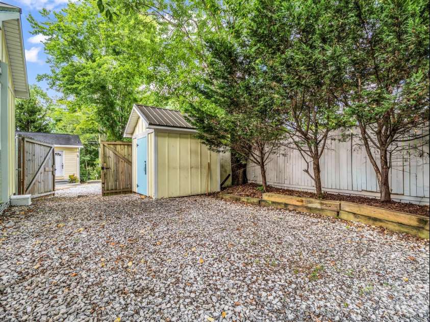 407 Hiawassee Avenue, Black Mountain, NC 28711.  MLS# CAR4406378, YatesRealty ID 40256. 