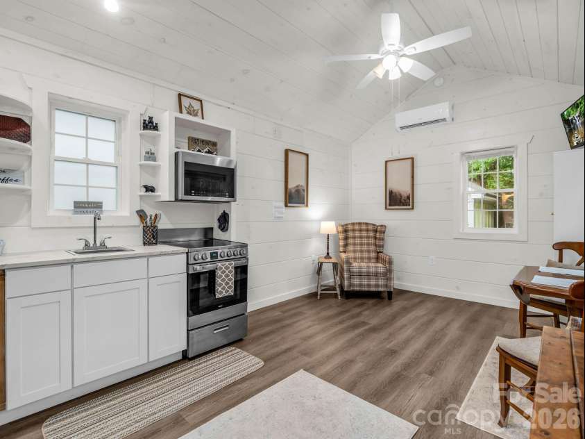 407 Hiawassee Avenue, Black Mountain, NC 28711.  MLS# CAR4406378, YatesRealty ID 40256. 