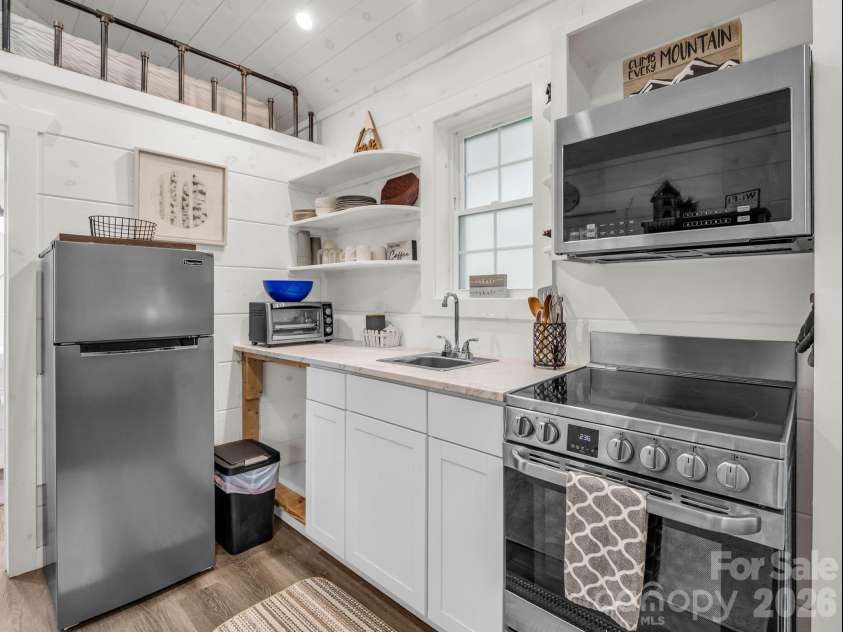 407 Hiawassee Avenue, Black Mountain, NC 28711.  MLS# CAR4406378, YatesRealty ID 40256. 