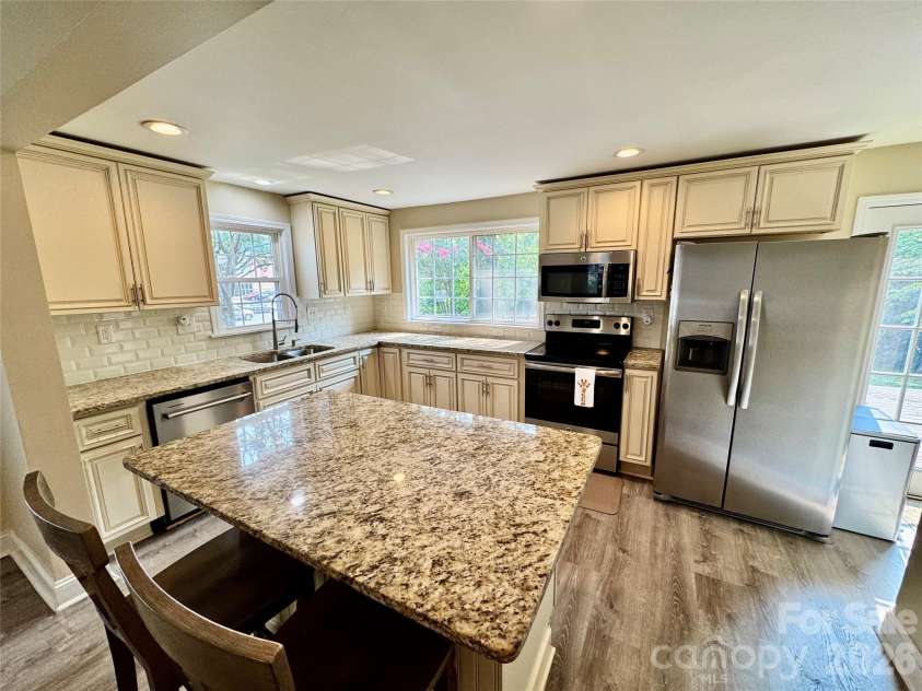 205 Tournament Drive, Concord, NC 28025.  MLS# CAR4407976, YatesRealty ID 40257. Kitchen