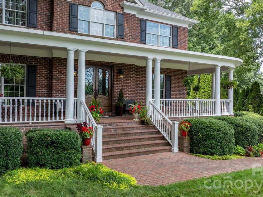 3740 Pinecrest Drive, Hickory, NC 28601.  MLS# CAR4405793, YatesRealty ID 40259. 