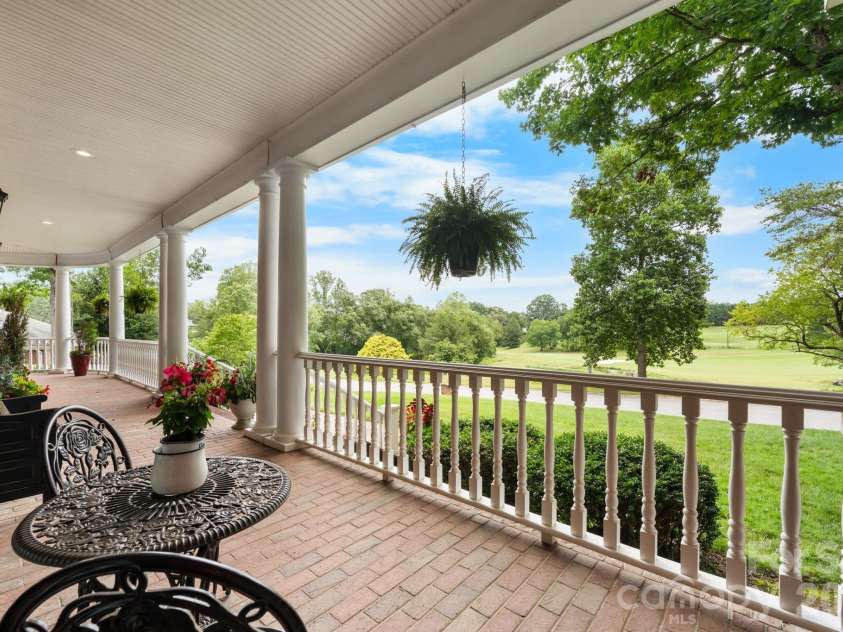 3740 Pinecrest Drive, Hickory, NC 28601.  MLS# CAR4405793, YatesRealty ID 40259. 