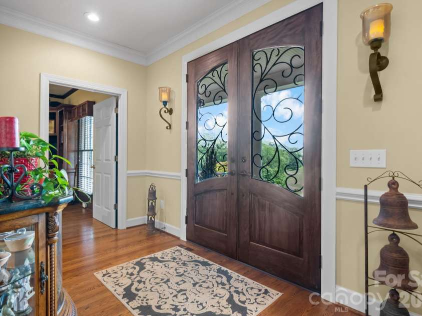 3740 Pinecrest Drive, Hickory, NC 28601.  MLS# CAR4405793, YatesRealty ID 40259. 