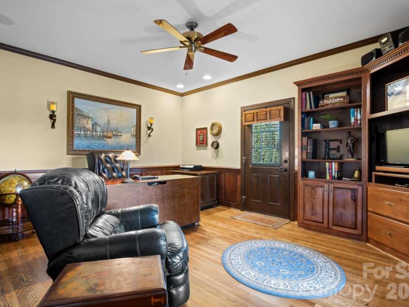3740 Pinecrest Drive, Hickory, NC 28601.  MLS# CAR4405793, YatesRealty ID 40259. 