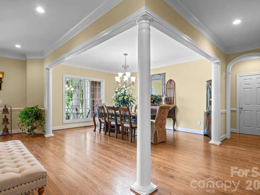 3740 Pinecrest Drive, Hickory, NC 28601.  MLS# CAR4405793, YatesRealty ID 40259. 