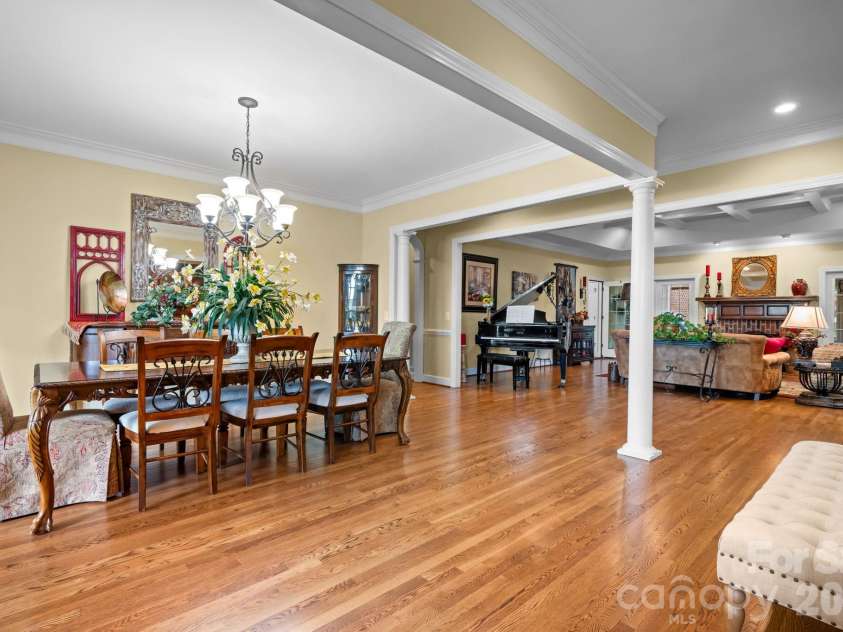 3740 Pinecrest Drive, Hickory, NC 28601.  MLS# CAR4405793, YatesRealty ID 40259. 