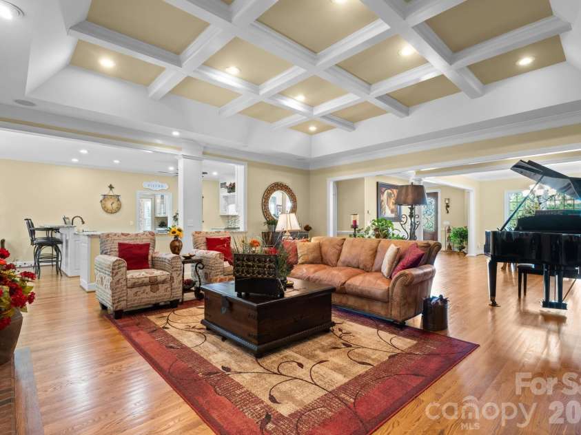 3740 Pinecrest Drive, Hickory, NC 28601.  MLS# CAR4405793, YatesRealty ID 40259. 
