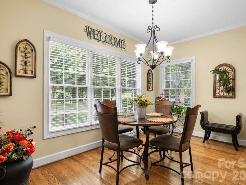 3740 Pinecrest Drive, Hickory, NC 28601.  MLS# CAR4405793, YatesRealty ID 40259. 