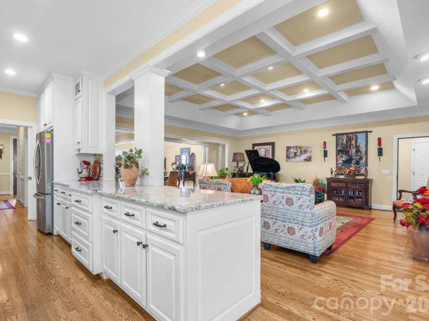 3740 Pinecrest Drive, Hickory, NC 28601.  MLS# CAR4405793, YatesRealty ID 40259. 