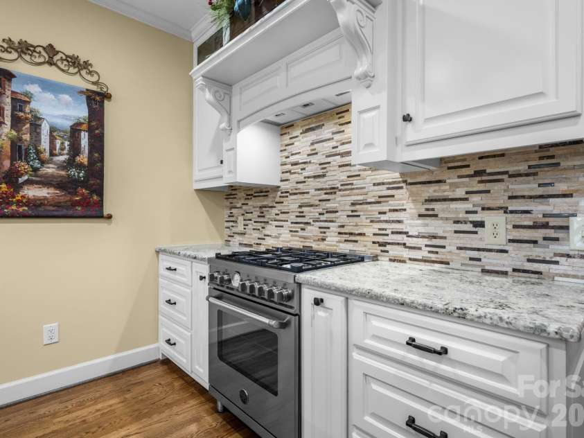 3740 Pinecrest Drive, Hickory, NC 28601.  MLS# CAR4405793, YatesRealty ID 40259. 
