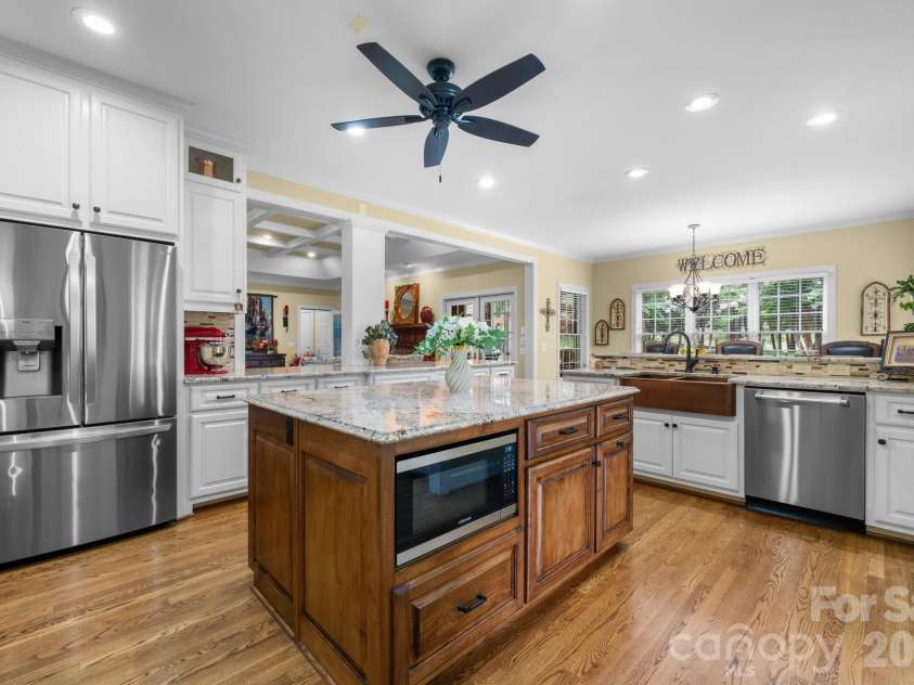 3740 Pinecrest Drive, Hickory, NC 28601.  MLS# CAR4405793, YatesRealty ID 40259. 