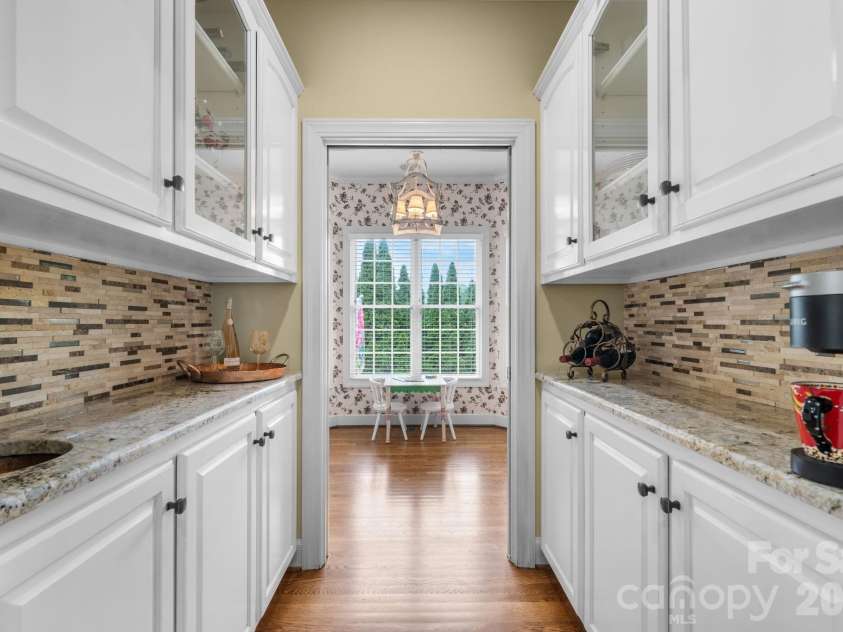 3740 Pinecrest Drive, Hickory, NC 28601.  MLS# CAR4405793, YatesRealty ID 40259. 