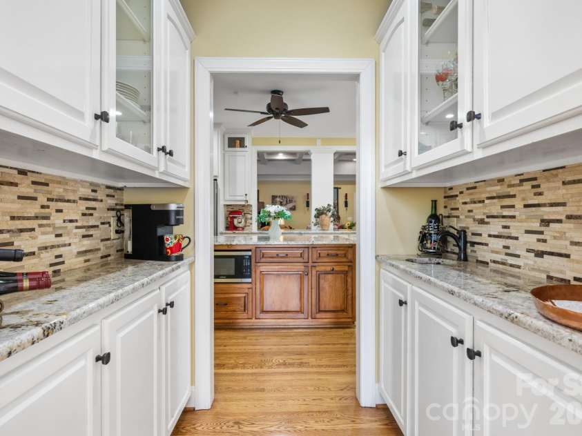 3740 Pinecrest Drive, Hickory, NC 28601.  MLS# CAR4405793, YatesRealty ID 40259. 
