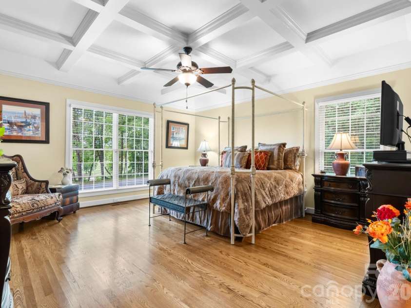 3740 Pinecrest Drive, Hickory, NC 28601.  MLS# CAR4405793, YatesRealty ID 40259. 