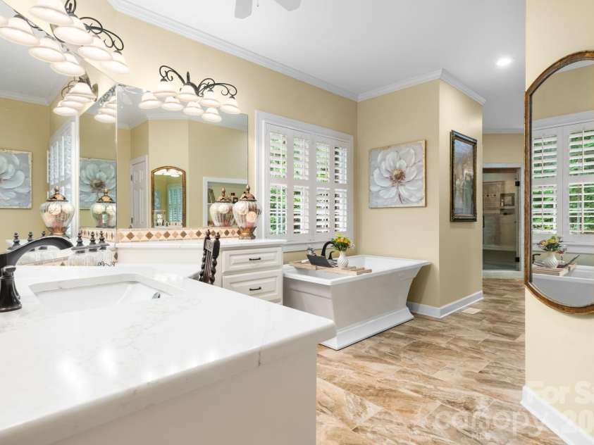 3740 Pinecrest Drive, Hickory, NC 28601.  MLS# CAR4405793, YatesRealty ID 40259. 