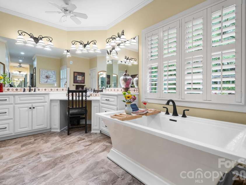 3740 Pinecrest Drive, Hickory, NC 28601.  MLS# CAR4405793, YatesRealty ID 40259. 