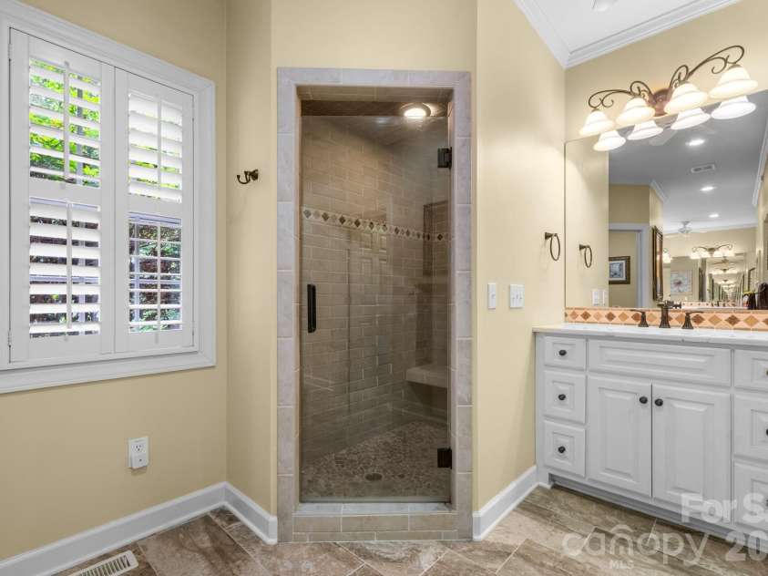 3740 Pinecrest Drive, Hickory, NC 28601.  MLS# CAR4405793, YatesRealty ID 40259. 