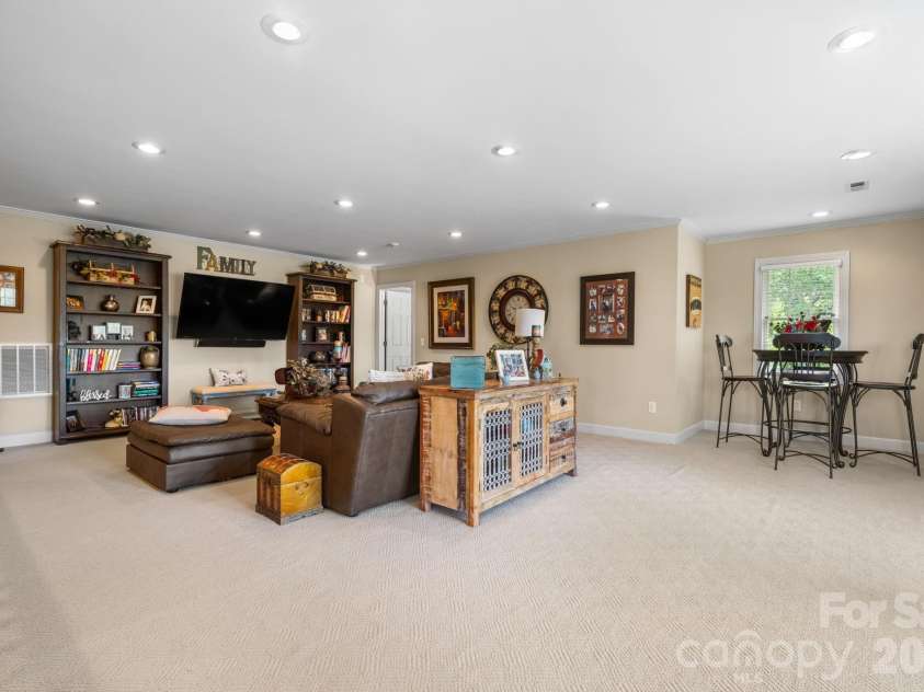 3740 Pinecrest Drive, Hickory, NC 28601.  MLS# CAR4405793, YatesRealty ID 40259. 