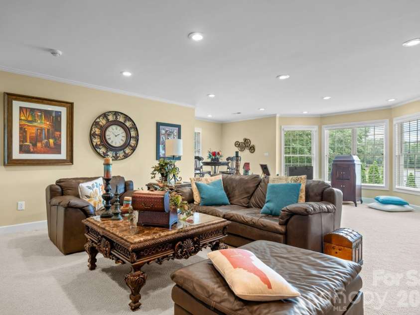 3740 Pinecrest Drive, Hickory, NC 28601.  MLS# CAR4405793, YatesRealty ID 40259. 