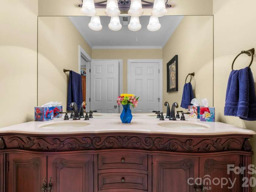 3740 Pinecrest Drive, Hickory, NC 28601.  MLS# CAR4405793, YatesRealty ID 40259. 