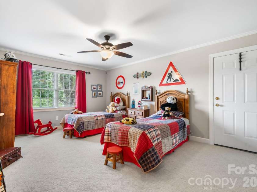 3740 Pinecrest Drive, Hickory, NC 28601.  MLS# CAR4405793, YatesRealty ID 40259. 