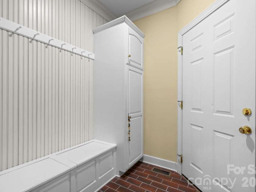 3740 Pinecrest Drive, Hickory, NC 28601.  MLS# CAR4405793, YatesRealty ID 40259. 